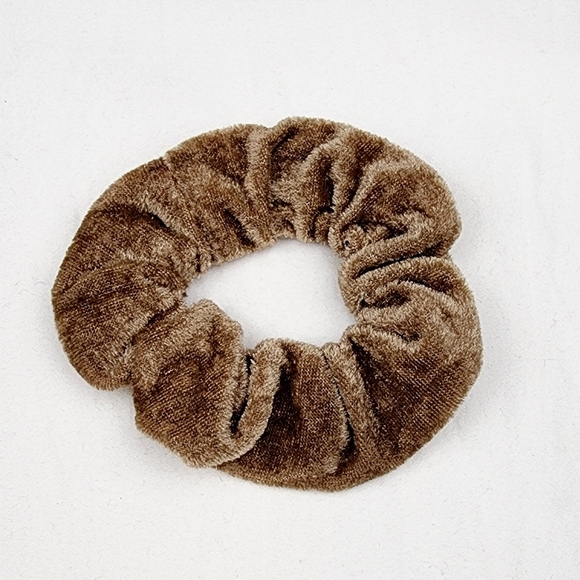 4 FOR $16 🔥 Velvet Scrunchie hair tie - Picture 1 of 5